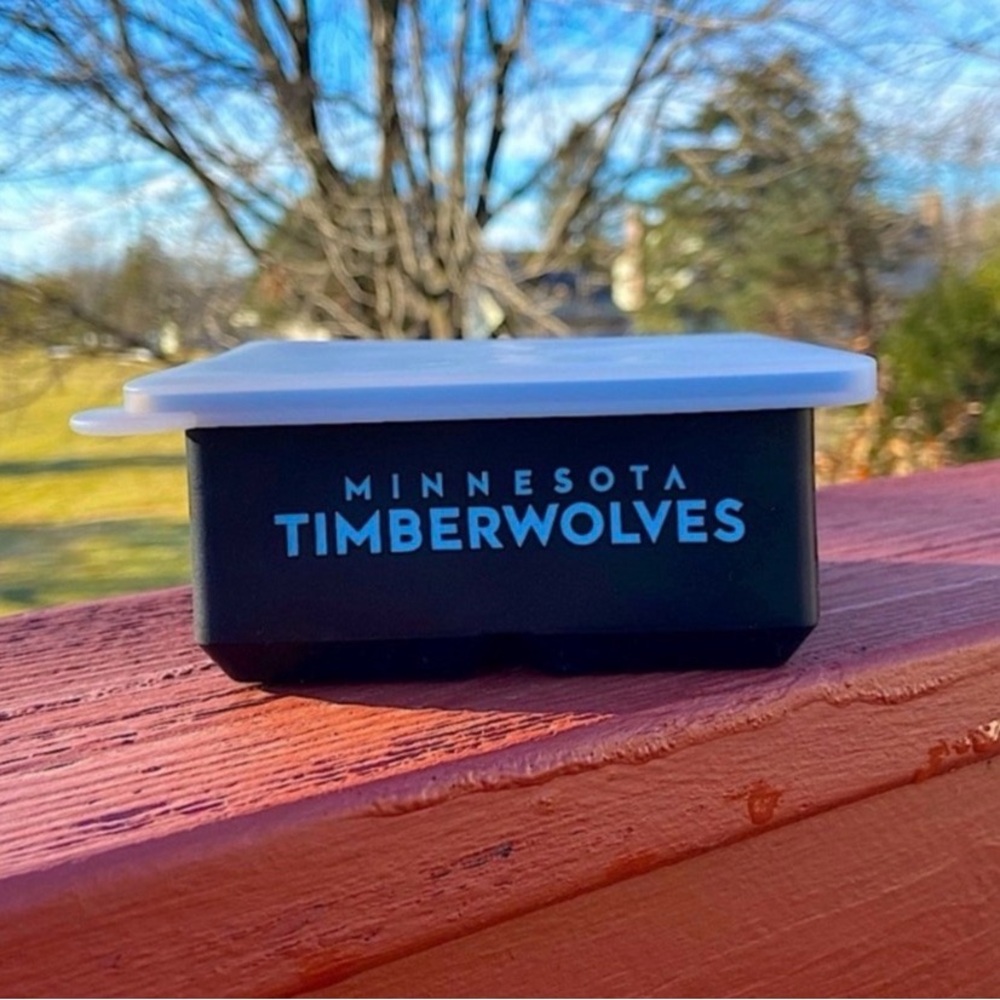 Minnesota Timberwolves Silicone Ice Cube Tray with Lid Brand New